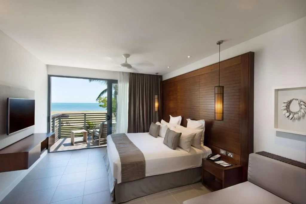 One-Bedroom Beachfront Suite