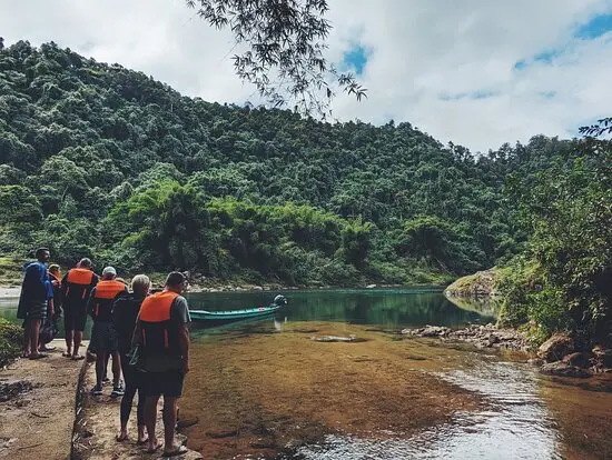 start of canoe trip on the navua river