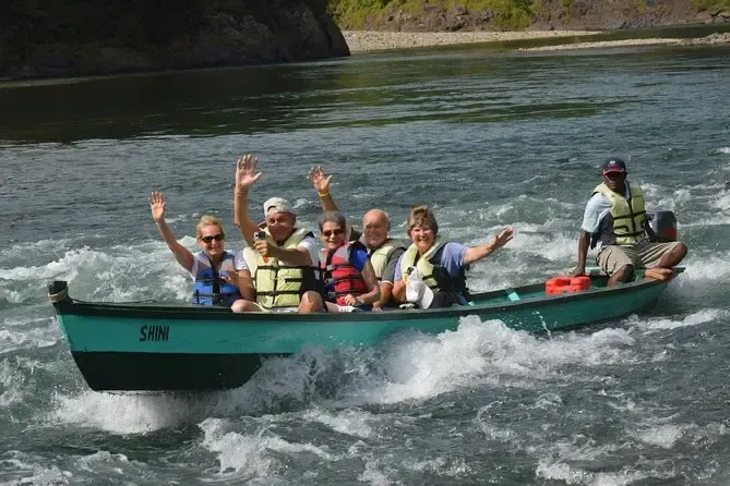 people on the navua river enjoying the canoe trip