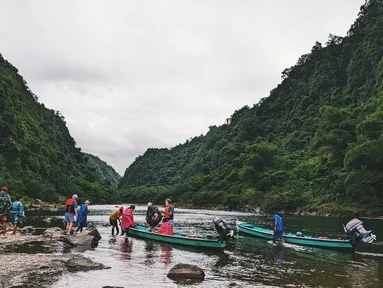 start of canoe trip on the navua river